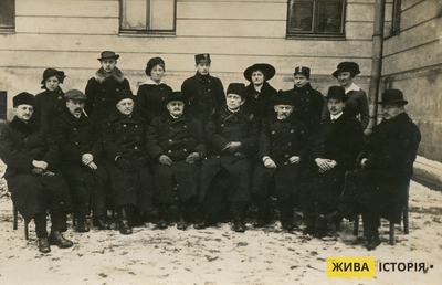8 кляса гімназії в Сокалі з професорами й директором