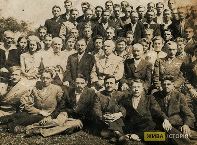 Викладачі та учні торгівельної школи в Рогатині крайзе Станіславів дистрикт Галичина