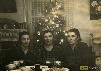 Крайня справа Леся Герасимів з подругами, с. Ягодне Магаданської області, РРФСР