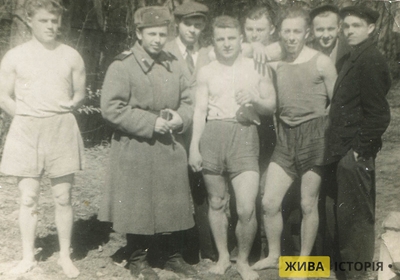 Спортсмени Ходорівської школи, м. Ходорів Дрогобицької області