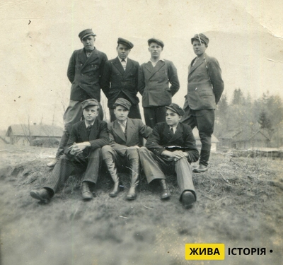 Юнаки з с. Молодинче Ходорівського району Дрогобицької області