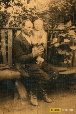 Теодор Говіщак з внуком Ярославом, с. Пруси Самбірського повіту Львівського воєводства