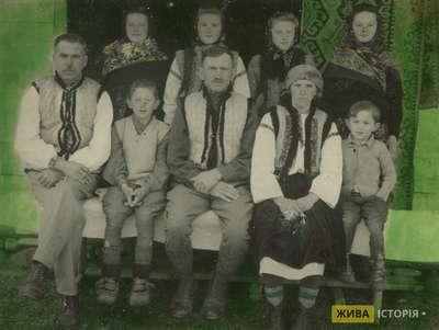 Мешканці с. Іспас Коломийського району Станіславської области