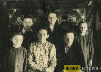 Родина Ямелинець на спецпоселенні у селиці Антоновка, Кемеровська облась, РСФСР