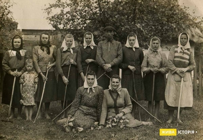 Працівники колгоспу в с. Стрептів Кам’янка-Бузького району Львівської області