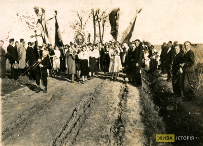 Процесія з хоругвами, с. Великі Глібовичі Бібрського району Львівської області