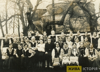 Учасниці курсів крою і шиття у с. Забір'я Равського повіту Львівського воєводства