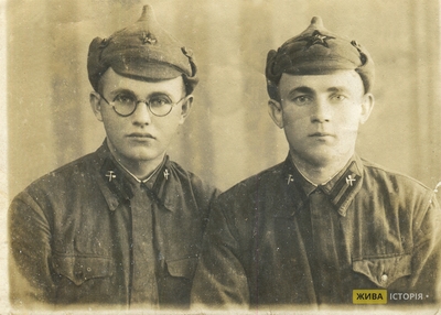 Праворуч Семен Кузик, під час служби в РСЧА