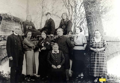 Сім'я Пшепюрських в гостях у родини отця Жука, с. Жужель Сокальського повіту Львівського воєводства