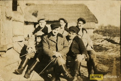 Учасники Руху Опору в с. Войславичі, крайзе Камінка-Струмилова, дистрикт Галичина,  1942 рік